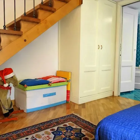Mezzocannone House