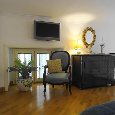 Mezzocannone House