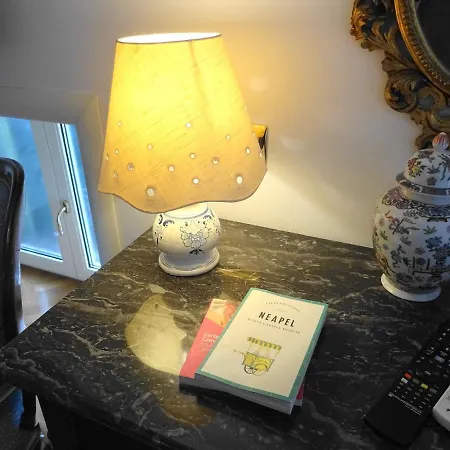 Mezzocannone House Apartment *