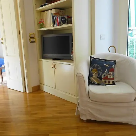 Mezzocannone House Apartment